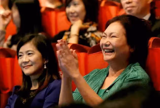 生3女被看低,當家女養活7個小姑,替出軌丈夫還債800萬,大S媽才是真豪橫!
