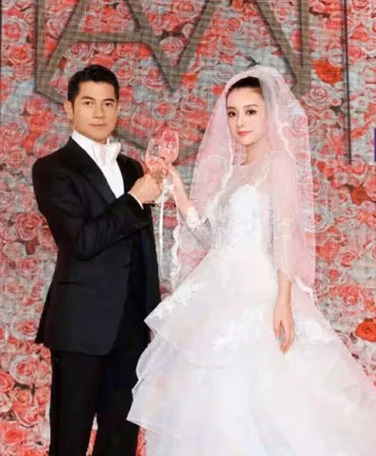嫁給天王仍接地氣!方媛一打二「帶女兒坐經濟艙」媽媽力爆棚 力甩謠言「再難聽的話也笑著」:冷暖自知