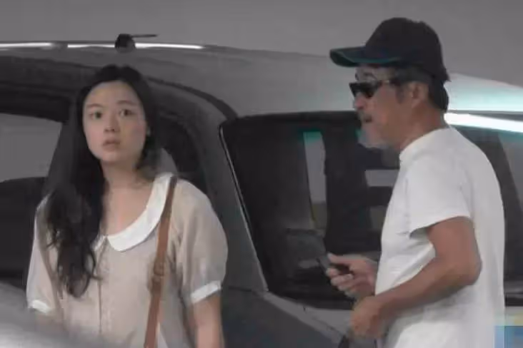 63歲李宗盛現身周華健演唱會,小27歲三婚嬌妻露面,氣質極佳完全不輸林憶蓮