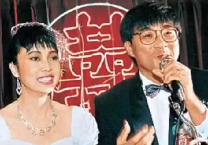 63歲李宗盛現身周華健演唱會,小27歲三婚嬌妻露面,氣質極佳完全不輸林憶蓮
