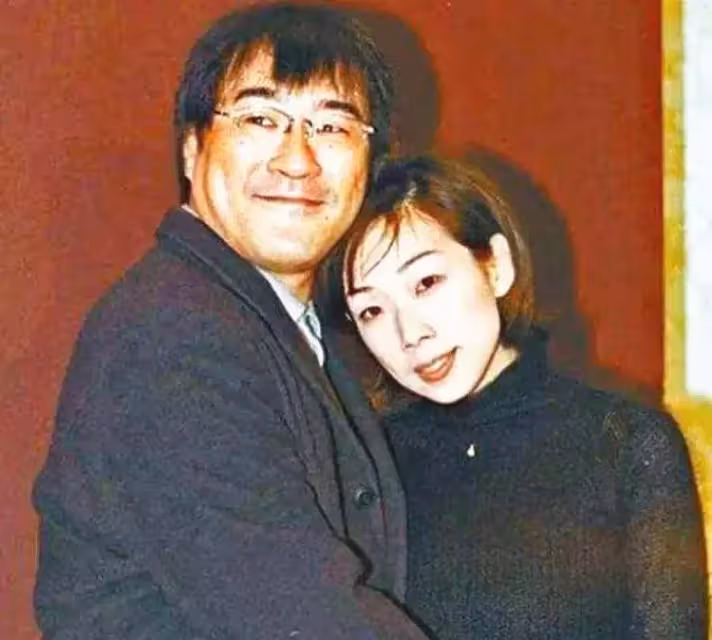 63歲李宗盛現身周華健演唱會,小27歲三婚嬌妻露面,氣質極佳完全不輸林憶蓮