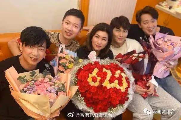 群星到賀！TVB高層樂易玲母親節收「620」鮮花