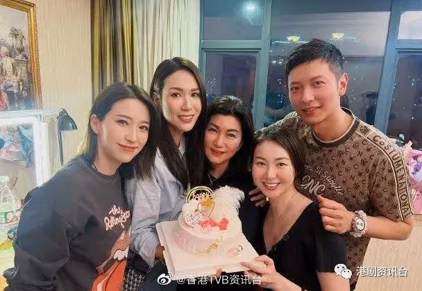 群星到賀！TVB高層樂易玲母親節收「620」鮮花