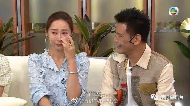 陳曉華講媽咪即爆哭！林凱恩同媽咪一齊戴四方帽