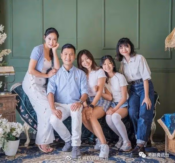 陳曉華講媽咪即爆哭！林凱恩同媽咪一齊戴四方帽