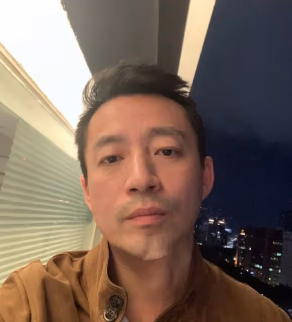資深狗仔曝汪小菲KTV會美女照！怒斥其包養女人眾多，信息量太大