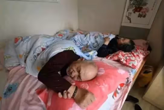 新婚8個月破滅,婆婆要求全家睡一起小叔也加入,人妻崩潰內褲也被動過:生眼睛沒看過
