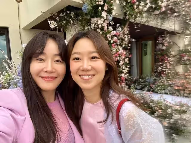 孫藝珍婚禮女星們婚禮穿搭:孔曉振浪漫粉色系、李珉廷性感小洋裝