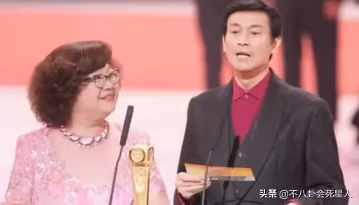 8位負心漢男星!鄭少秋能排第一「靠妻上位」不顧女兒 成名後「嫌棄醜妻」又娶新歡