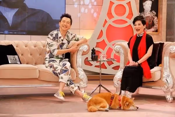 卸下奇葩臉！哈林「57歲再得子」重燃滿滿父愛　自豪「兒子一見我就笑」：我為孩子改很多