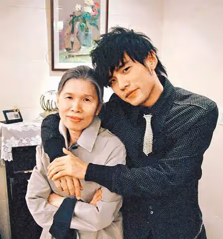 把媽媽當公主!周杰倫「婚後堅持和母同住」收入全上繳 超高EQ「化解婆媳問題」:我們家不請傭人