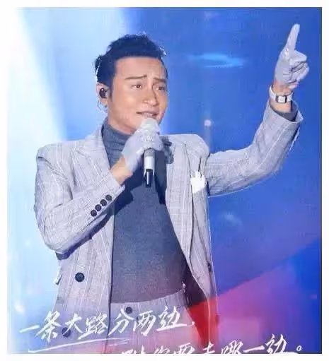 陳志朋折騰半生，終於回歸正常穿衣，如今49歲反而帥氣有型
