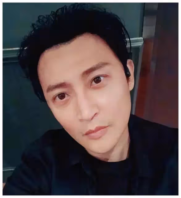 陳志朋折騰半生，終於回歸正常穿衣，如今49歲反而帥氣有型