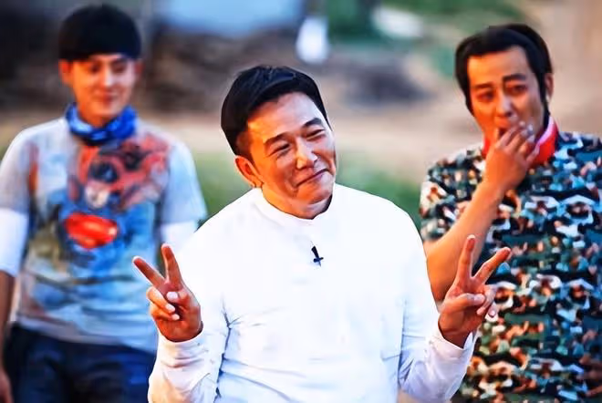 57歲溫兆倫太自信！吐槽小鮮肉擦太多化妝品，直言年輕時比他們強
