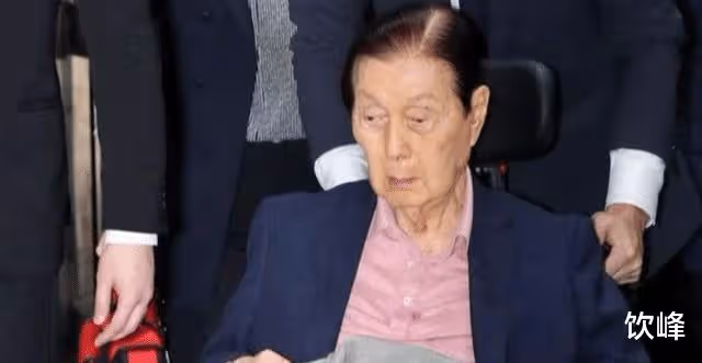 白手起家賺了千億，89歲還讓26歲女星服務，95歲高齡迎來牢獄之災