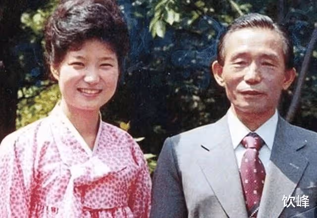 白手起家賺了千億，89歲還讓26歲女星服務，95歲高齡迎來牢獄之災