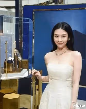 富豪老公剛出事，她就急忙把女兒推進圈了？！