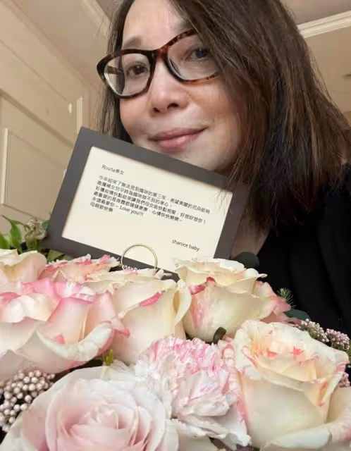 李宗盛前妻罕見曬母女合照，大女兒美艷絕倫，現已定居日本