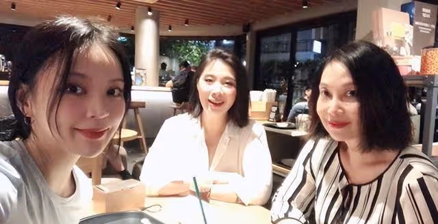 李宗盛前妻罕見曬母女合照，大女兒美艷絕倫，現已定居日本
