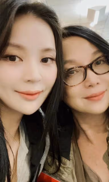 李宗盛前妻罕見曬母女合照，大女兒美艷絕倫，現已定居日本