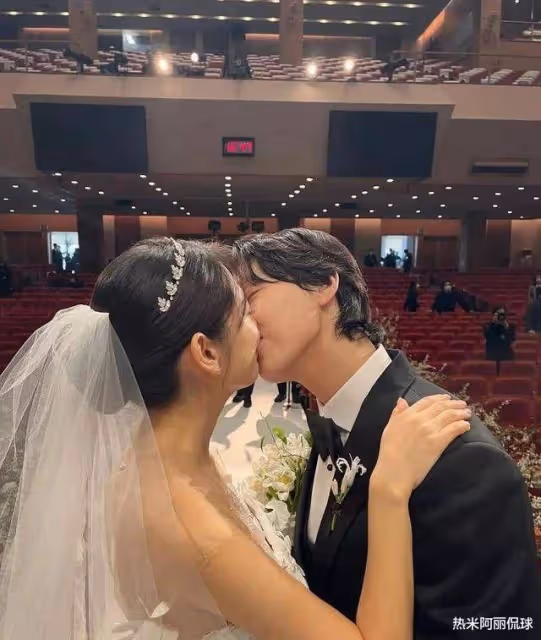 朴信惠待產肚大如筐，剪短髮迎接孩子出生，上圍升級老公陪伴左右