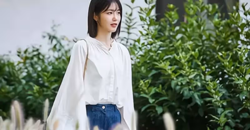 「嫂子是外人，這家宴你不配上桌」自信小姑子剛坐下，哥哥掀了桌