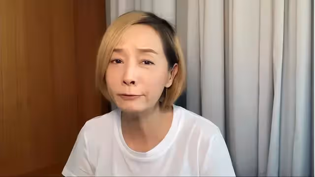 張國榮前女友毛舜筠近況曝光!身材消瘦臉頰凹陷,倆女兒罕見露面