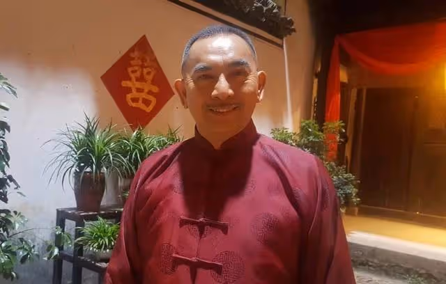 TVB前知名老戲骨攜妻定居內地!簽約新經紀公司,準備直播帶貨