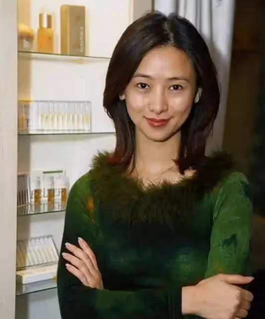 19歲創業，21歲奪得亞姐冠軍，翁虹差點被王晶「毀」了