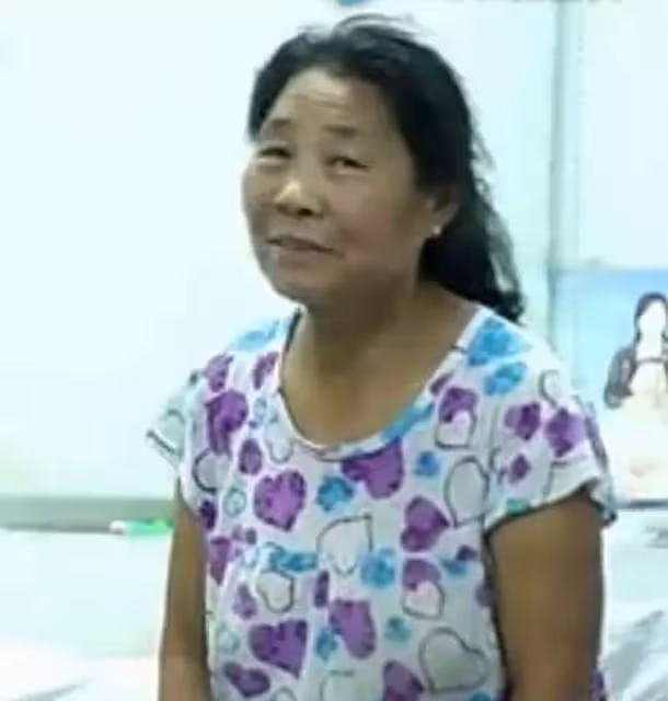 2006年，女婿意外被砸成植物人，岳母無怨無悔照顧他，十年後，女婿終於醒了
