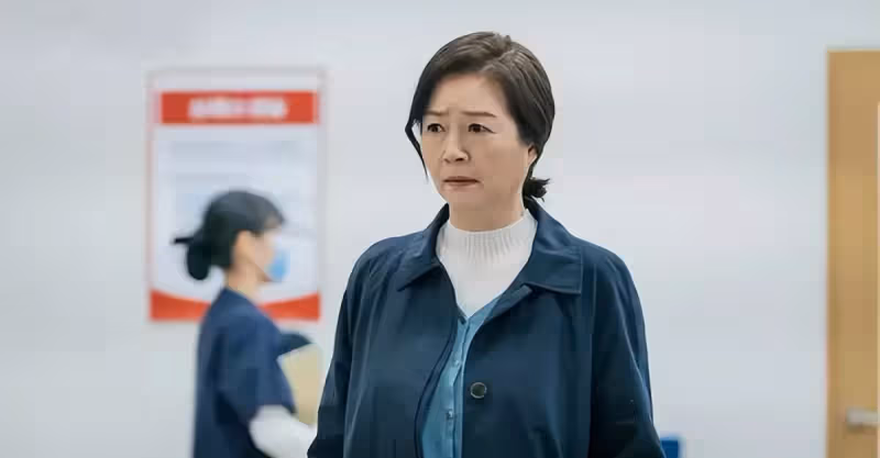在醫院偶遇前兒媳，婆婆老淚縱橫，前兒媳：您娶上滿意的兒媳了吧