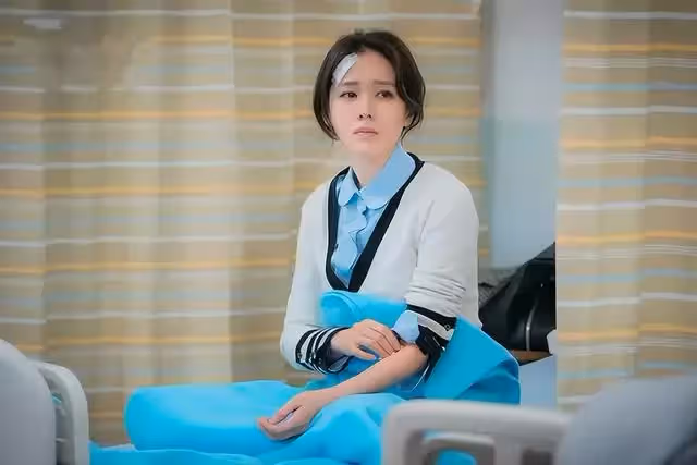 在醫院偶遇前兒媳,婆婆老淚縱橫,前兒媳:您娶上滿意的兒媳了吧