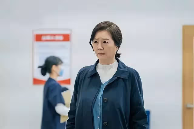 在醫院偶遇前兒媳,婆婆老淚縱橫,前兒媳:您娶上滿意的兒媳了吧