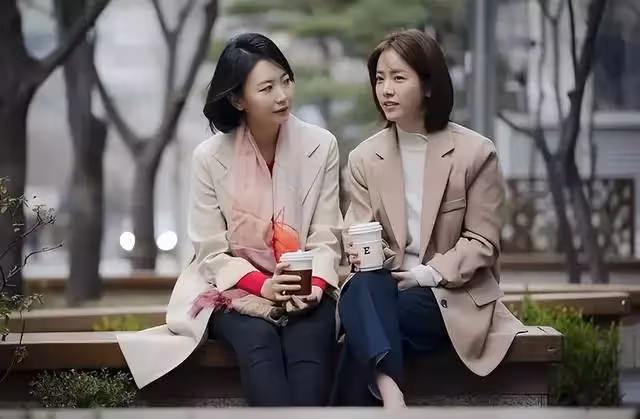 老人癱瘓,兒子讓妻子辭職照顧,女兒:你們兄弟輪流,我媽不伺候