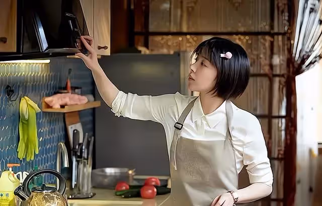 奶奶當著眾人的面,狠狠地扇了孫女一巴掌,也扇破了兒子的婚姻