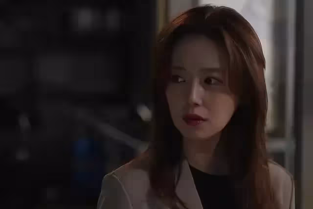 奶奶當著眾人的面,狠狠地扇了孫女一巴掌,也扇破了兒子的婚姻