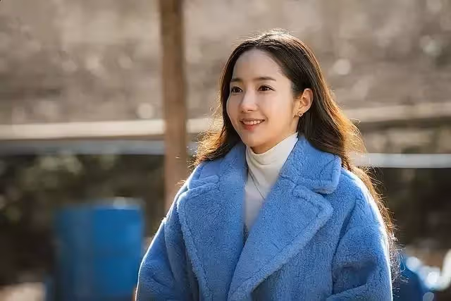 奶奶當著眾人的面,狠狠地扇了孫女一巴掌,也扇破了兒子的婚姻