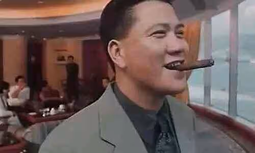 萬梓良排隊做核酸無人識 曾自曝帶著妻兒定居湖南