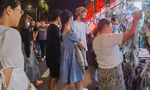 郭麒麟周也深夜逛街被偶遇 兩人私下什麼關係