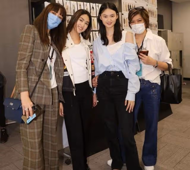 任達華17歲女兒秀身材!1米8踩恨天高長腿矚目,身背萬元名牌包