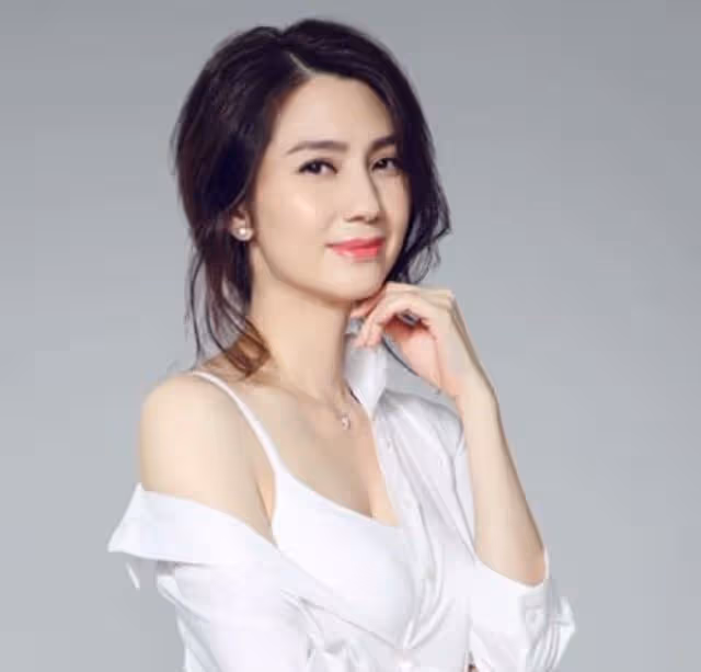 洪欣曬雙下巴扭轉負評　真面目反被讚美過李嘉欣！