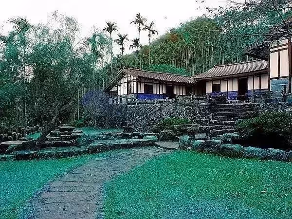 男大生畢業當兵後從銀行舉債1500萬後,跑到南投深山中住了一年,改造百年三合院,成「台灣最美民宿」