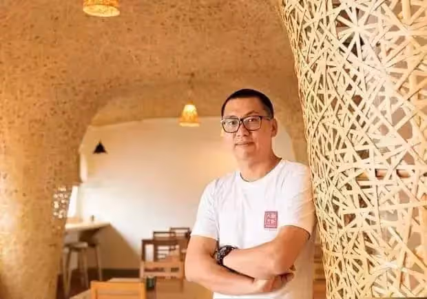 男大生畢業當兵後從銀行舉債1500萬後,跑到南投深山中住了一年,改造百年三合院,成「台灣最美民宿」
