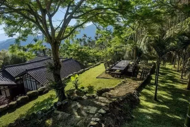 男大生畢業當兵後從銀行舉債1500萬後,跑到南投深山中住了一年,改造百年三合院,成「台灣最美民宿」