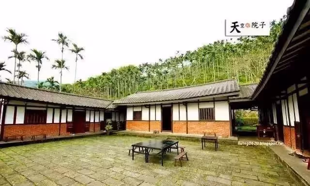 男大生畢業當兵後從銀行舉債1500萬後,跑到南投深山中住了一年,改造百年三合院,成「台灣最美民宿」