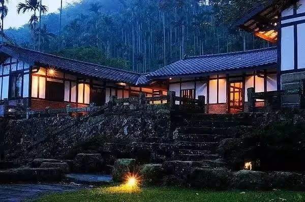 男大生畢業當兵後從銀行舉債1500萬後,跑到南投深山中住了一年,改造百年三合院,成「台灣最美民宿」