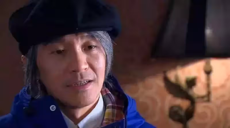 30年後再看周星馳:59歲滿頭白發孑然一身,「我老了,時間不多了」他的心酸無人能懂