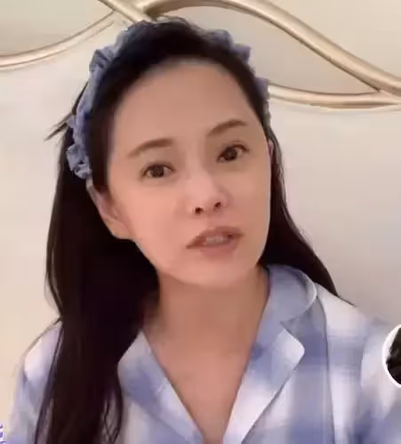 高齡產女不易!47歲伊能靜坐月子「不洗澡 不洗頭」只為哄媽開心 網讃:愛意實在太偉大了