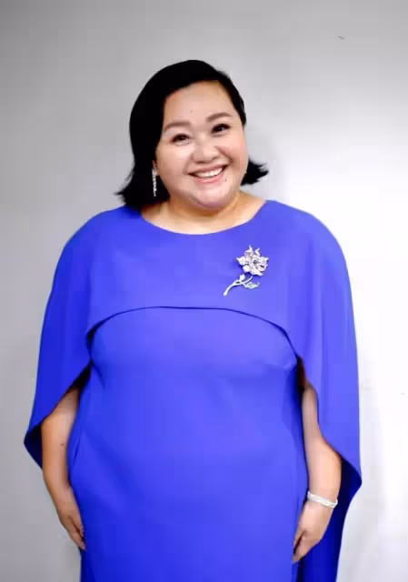 兔寶長大了,鍾欣凌同框女兒直播一抬頭笑容甜到不行,開明叮嚀兩寶考試盡力就好,結果看到成績單臉綠了