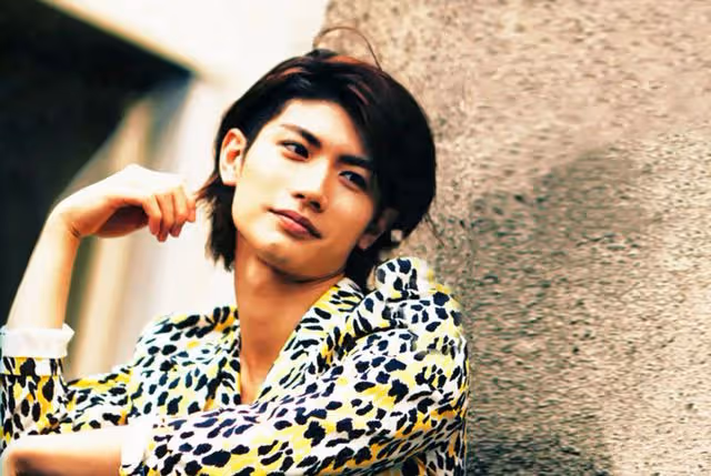 日本明星談中國，木村拓哉稱上海太發達，三浦春馬：水果大多了！